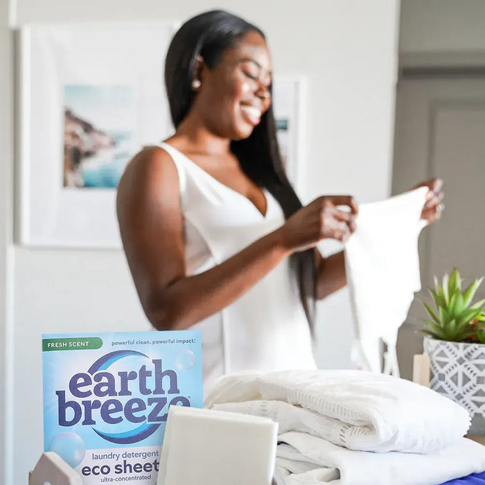 Earth Breeze customer holding laundry detergent sheets